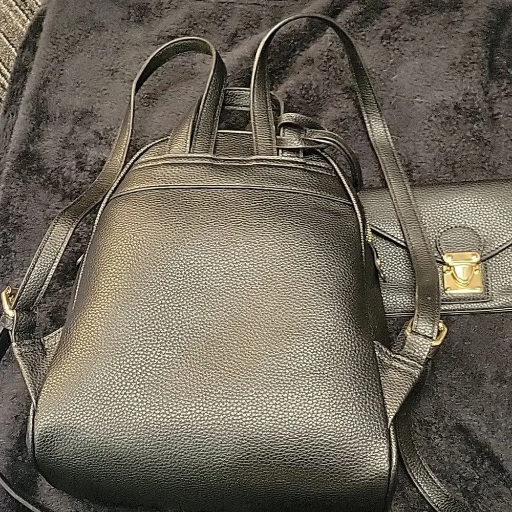 New without tags no brand black leather backpack with wristlet